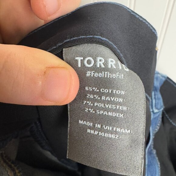 Torrid Bombshell Skinny Medium Wash Premium Denim Jeans Size 24T - Picture 7 of 9